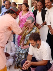 RAE BARELI, MAY 3 (UNI):- Congress leader and party candidate from Rae Bareli constituency Rahul Gandhi with party leader Sonia Gandhi, at a 'puja' after filing his nomination for Lok Sabha elections, in Rae Bareli on Friday. UNI PHOTO-72U