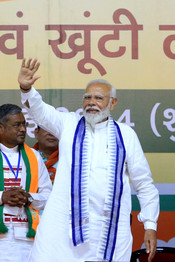 WEST SINGHBHUM, MAY 3 (UNI):- Prime Minister Narendra Modi at a public meeting an election campaign rally for the Parliamentary Election-2024 in Chaibasa under West Singhbhum district of Jharkhand on Friday. UNI PHOTO-74U