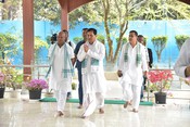 BARPETA, MAR 19 (UNI):- Union Minister Sarbananda Sanowal arriving at Krishnaguru Ashram at Nasatra, in Barpeta district of Assam on Tuesday. UNI PHOTO-16U