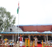 HYDERABAD, AUG 15 (UNI): South Central Railway General Manager Sanjay Kumar Srivastava hoists the National Flag on the occasion of 79th Independence Day celebrations, at Railway Sports Complex, Secunderabad in Hyderabad on Friday. UNI Photo N9U HYDERABAD, AUG 15 (UNI): South Central Railway General Manager Sanjay Kumar Srivastava hoists the National Flag on the occasion of 79th Independence Day celebrations, at Railway Sports Complex, Secunderabad in Hyderabad on Friday. UNI Photo N9U