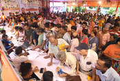 KOLKATA, JUNE 16 (UNI):- A large crowd gathers in North Kolkata to participate in the state’s mega Jan Kalyan Shivir outreach programme on Tuesday.  UNI PHOTO - S144U