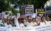 KOLKATA, JUNE 16 (UNI):- TET-affected teachers in West Bengal frequently hold protest rallies in Kolkata on Tuesday. UNI PHOTO – S146U