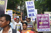 KOLKATA, JUNE 16 (UNI):- TET-affected teachers in West Bengal frequently hold protest rallies in Kolkata on Tuesday. UNI PHOTO – S148U