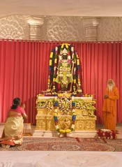 AYODHYA, MAY 1 (UNI):- President Droupadi Murmu visiting the Shri Ram Temple at Ayodhya on Wednesday.UNI PHOTO-AK13u
