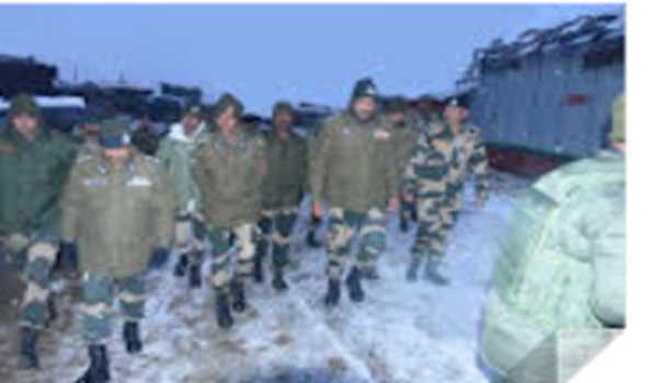 Jandk Bsf Dg Visits Forward Areas Of Loc In Gulmarg To Review