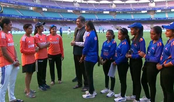 Indian women's cricket team for blind meets Harmanpreet Kaur & Amol Muzumdar