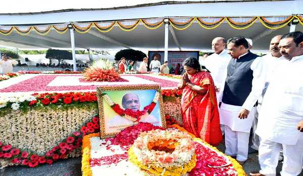 Telangana Guv Pays Tributes To Ex Pm Narasimha Rao On His 102nd Birth Anniversary