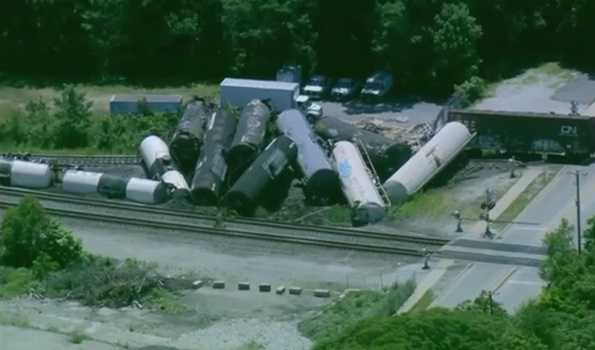 Freight Train Derails South Of Chicago, No Injuries Reported