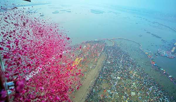 Yogi greets saints and devotees for Amrit Snan on Basant Panchami