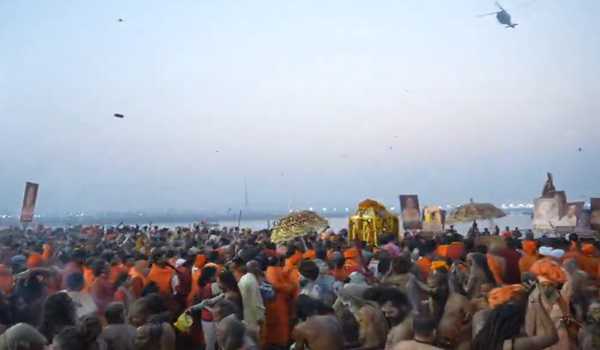 Spectacular display by Naga sadhus leaves devotees mesmerised