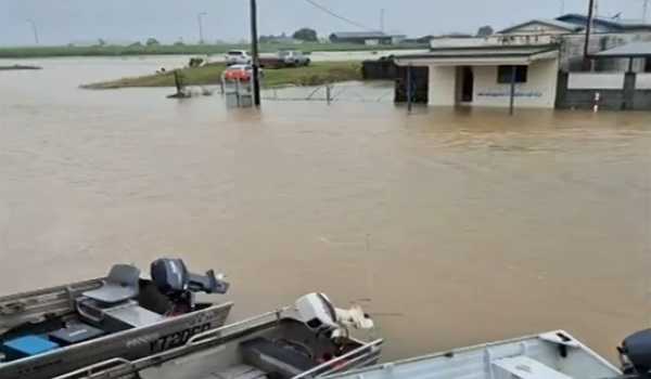 Residents warned of ongoing flood threat in northeastern Australia