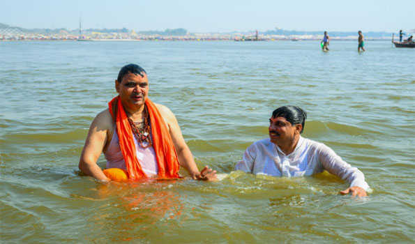 Raj CM, MP CM take holy dip at Triveni Sangam in UP's Prayagraj