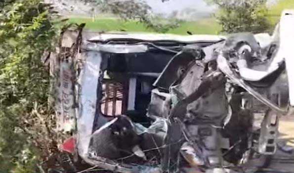 Four killed, 16 injured as mini bus collides with truck in UP