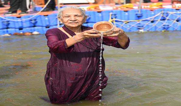 UP Guv takes holy dip in Sangam, calls it a divine experience