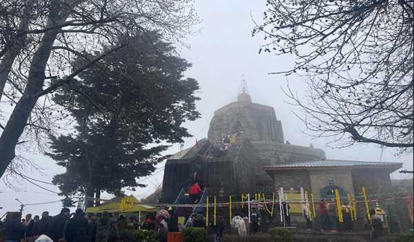 Devotees throng Shankaracharya Temple, Srinagar to pay obeisance on Maha Shivratri