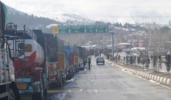 Srinagar Jammu National highway still closed