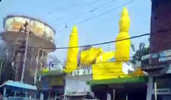 UP: Mosques on route of Holi procession covered with tarpaulin