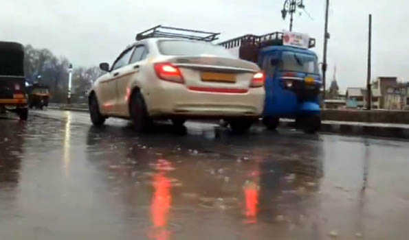 Intermittent widespread rains continue in Kashmir