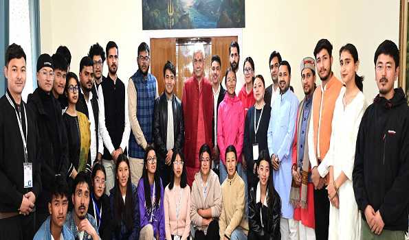 J&K LG interacts with youth delegation from Ladakh under ABVP's SERU initiative