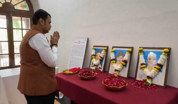 Maha: Fadnavis pays tribute to martyrs