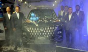 BENGALURU, DEC 16 (UNI): JSW MG Motor India Director - Sales Lakshmi Ram Kumar Subbaraj launches the All-New MG Hector, in Bengaluru on Tuesday. UNI Photo 58U