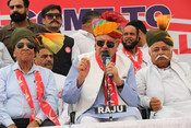 JAMMU, APR 20 (UNI):- Jammu and Kashmir National Conference President Dr Farooq Abdullah addressing during a Public Meeting in Jammu on Sunday.UNI PHOTO-67U JAMMU, APR 20 (UNI):- Jammu and Kashmir National Conference President Dr Farooq Abdullah addressing during a Public Meeting in Jammu on Sunday.UNI PHOTO-67U