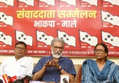 Patna, JULY 15 (UNI) :- CPI-ML general secretary Dipankar Bhattacharya with others during a press conference, in Patna. on Tuesday. UNI PHOTO - 100U Patna, JULY 15 (UNI) :- CPI-ML general secretary Dipankar Bhattacharya with others during a press conference, in Patna. on Tuesday. UNI PHOTO - 100U