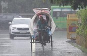 Patna, JULY 15 (UNI) :- Commuters wade through waterlogged road after heavy rainfall, in Patna. on Tuesday. UNI PHOTO - 95U Patna, JULY 15 (UNI) :- Commuters wade through waterlogged road after heavy rainfall, in Patna. on Tuesday. UNI PHOTO - 95U