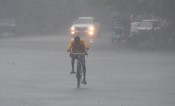 Patna, JULY 15 (UNI) :- Commuters wade through waterlogged road after heavy rainfall, in Patna. on Tuesday. UNI PHOTO - 96U Patna, JULY 15 (UNI) :- Commuters wade through waterlogged road after heavy rainfall, in Patna. on Tuesday. UNI PHOTO - 96U