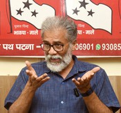 Patna, JULY 15 (UNI) :- CPI-ML general secretary Dipankar Bhattacharya addresses a press conference, in Patna. on Tuesday. UNI PHOTO - 99U Patna, JULY 15 (UNI) :- CPI-ML general secretary Dipankar Bhattacharya addresses a press conference, in Patna. on Tuesday. UNI PHOTO - 99U
