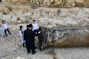 ARAD, April 29, 2024 (UNI/Xinhua) -- People inspect the debris of an intercepted Iranian missile near the city of Arad, in southern Israel, on April 28, 2024. A combined attack of dozens of ballistic missiles and hundreds of drones from Iran triggered air raid alerts across Israel early on April 14. Israel Defense Forces (IDF) Spokesman Daniel Hagari confirmed during a press briefing that Israel was under attack by ballistic missiles and unmanned aerial vehicles from Iran, noting that aerial defense systems have intercepted some of the missiles. UNI PHOTO-7F