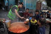RAFAH, April 29, 2024 (UNI/Xinhua) -- Palestinian children receive food relief in the southern Gaza Strip city of Rafah, on April 28, 2024. UNI PHOTO-8F